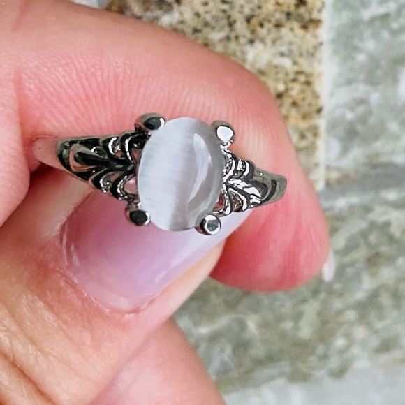 New Moonstone Inspired Silver Tone Classic Ageless Ring Size 7.5 - Picture 5 of 10